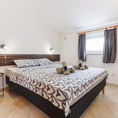 Sunshine Apartments Funtana With Balcony And Sea View Bagian luar foto