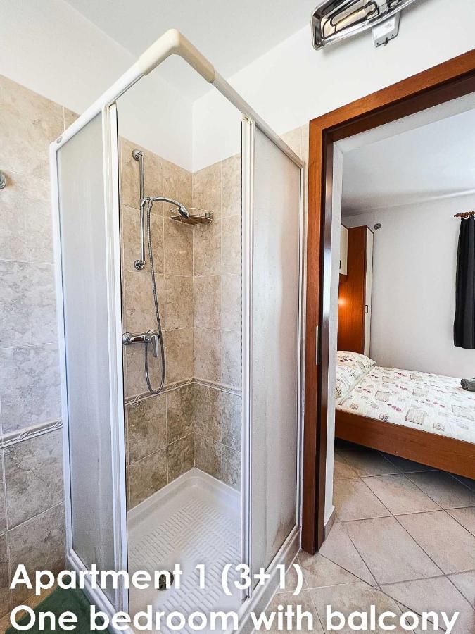 Sunshine Apartments Funtana With Balcony And Sea View Bagian luar foto