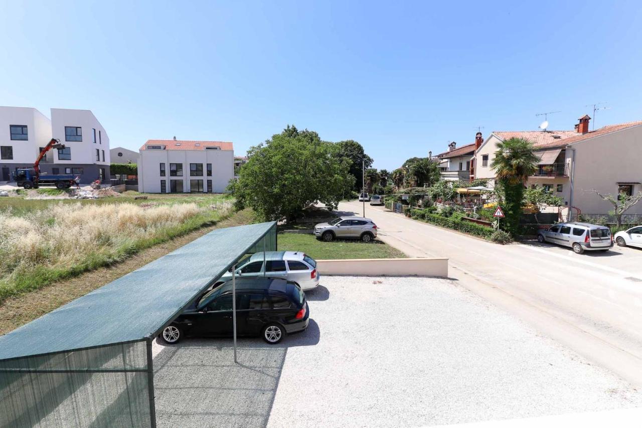 Sunshine Apartments Funtana With Balcony And Sea View Bagian luar foto