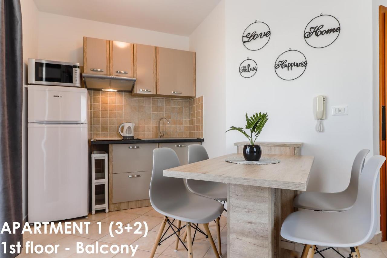 Sunshine Apartments Funtana With Balcony And Sea View Bagian luar foto