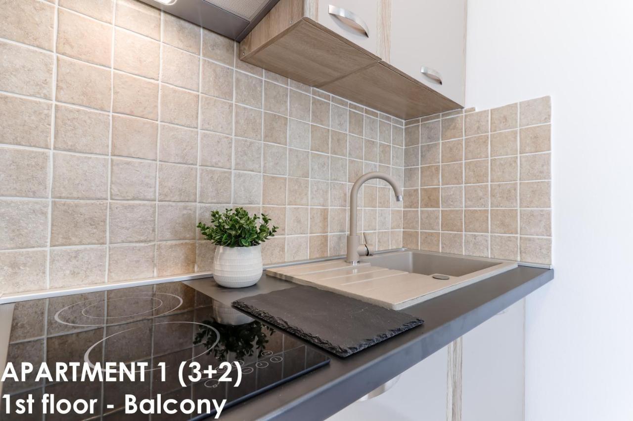 Sunshine Apartments Funtana With Balcony And Sea View Bagian luar foto