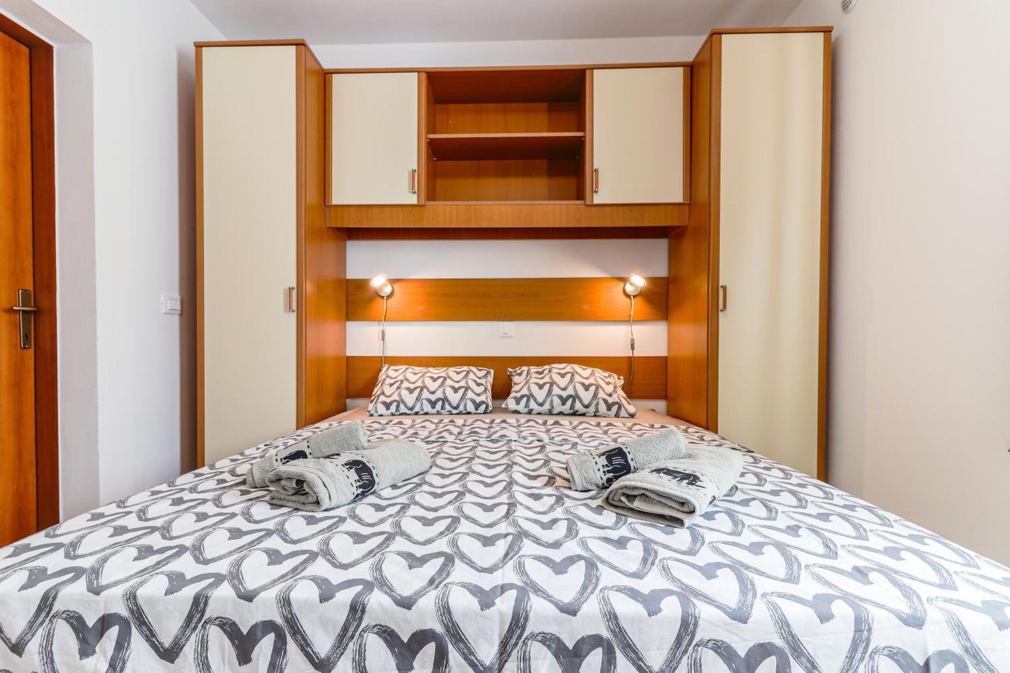 Sunshine Apartments Funtana With Balcony And Sea View Bagian luar foto