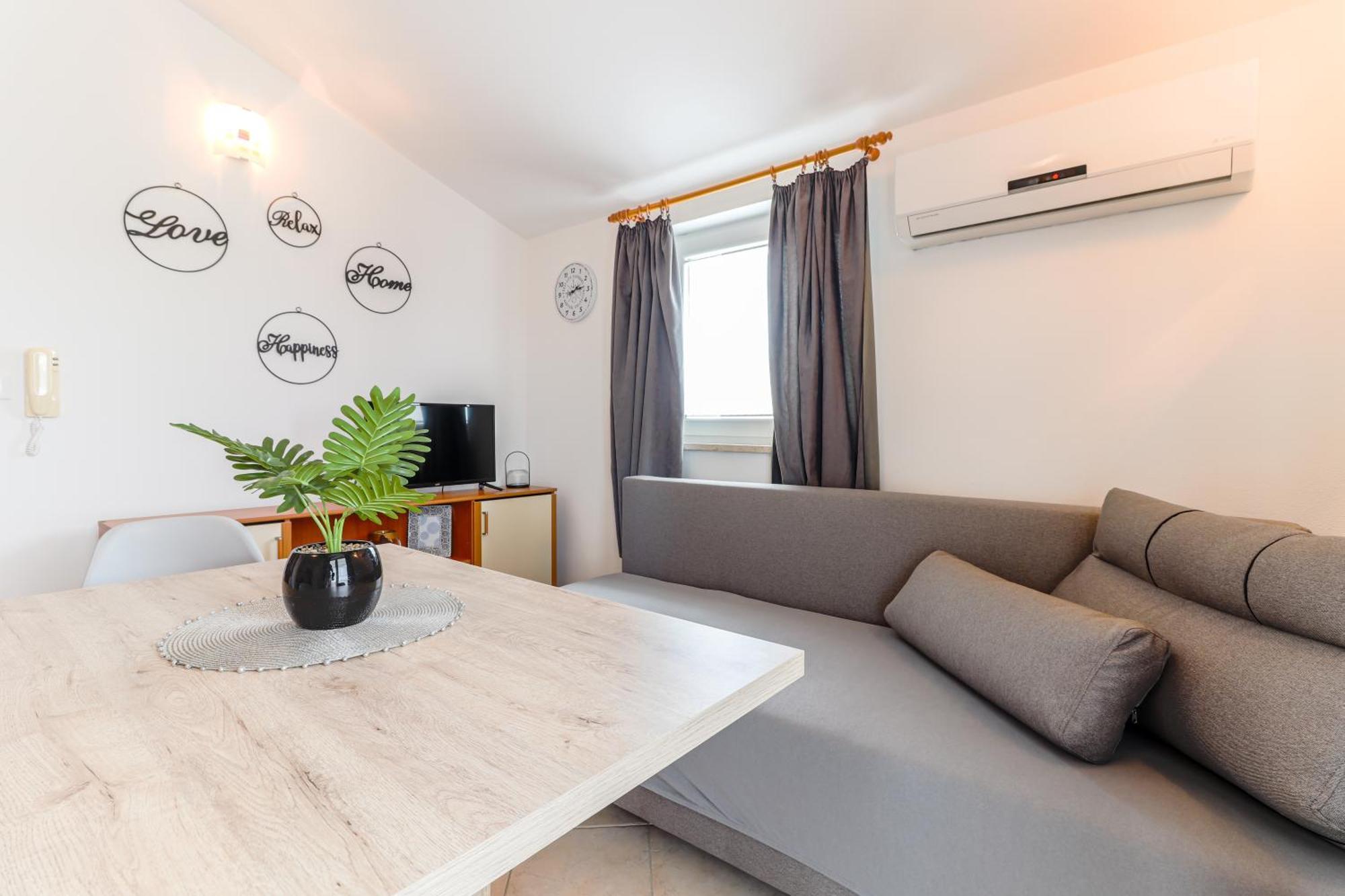 Sunshine Apartments Funtana With Balcony And Sea View Bagian luar foto