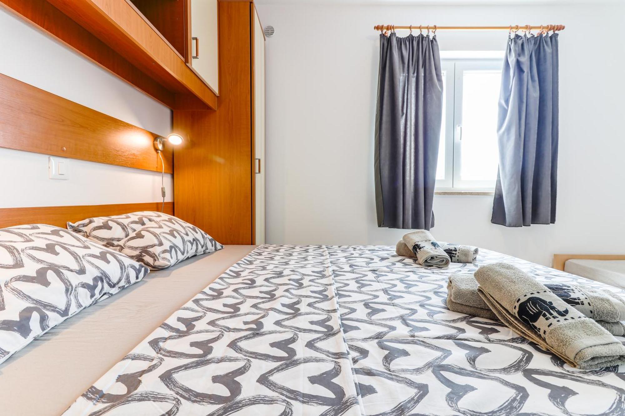 Sunshine Apartments Funtana With Balcony And Sea View Bagian luar foto