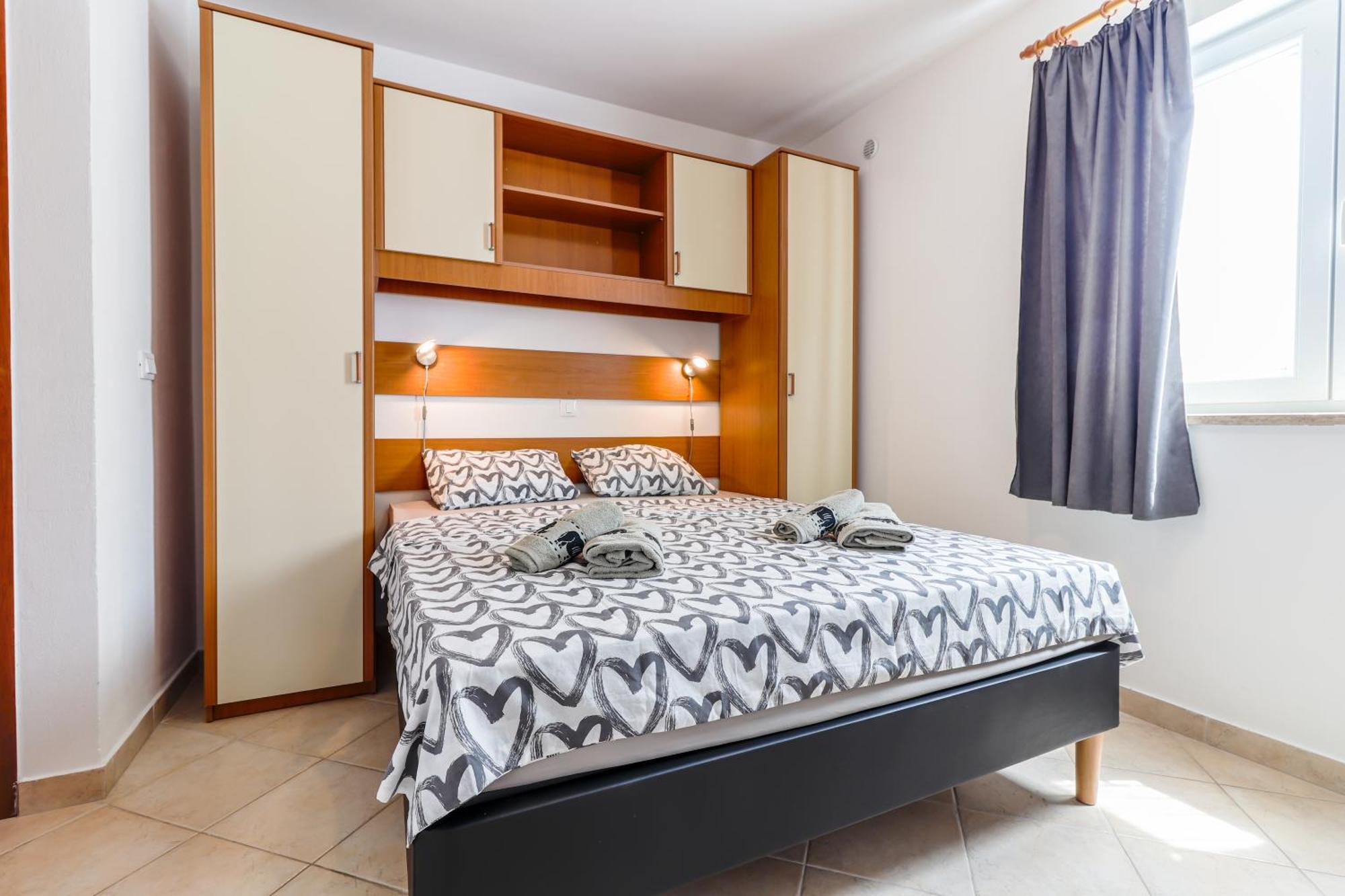 Sunshine Apartments Funtana With Balcony And Sea View Bagian luar foto